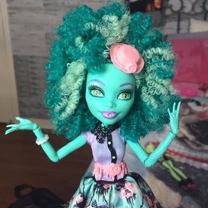 Frights, Camera, Action! Honey Swamp Doll💗🌱